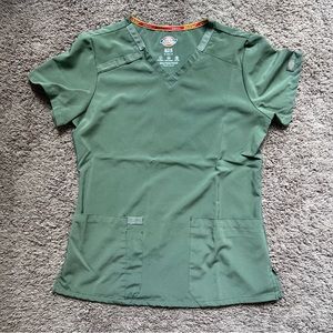 Women’s Dickies Scrub Top Size Small